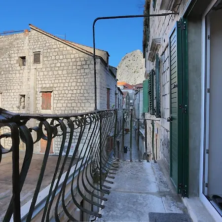 Apartment With A Parking Space - 19051 Omis